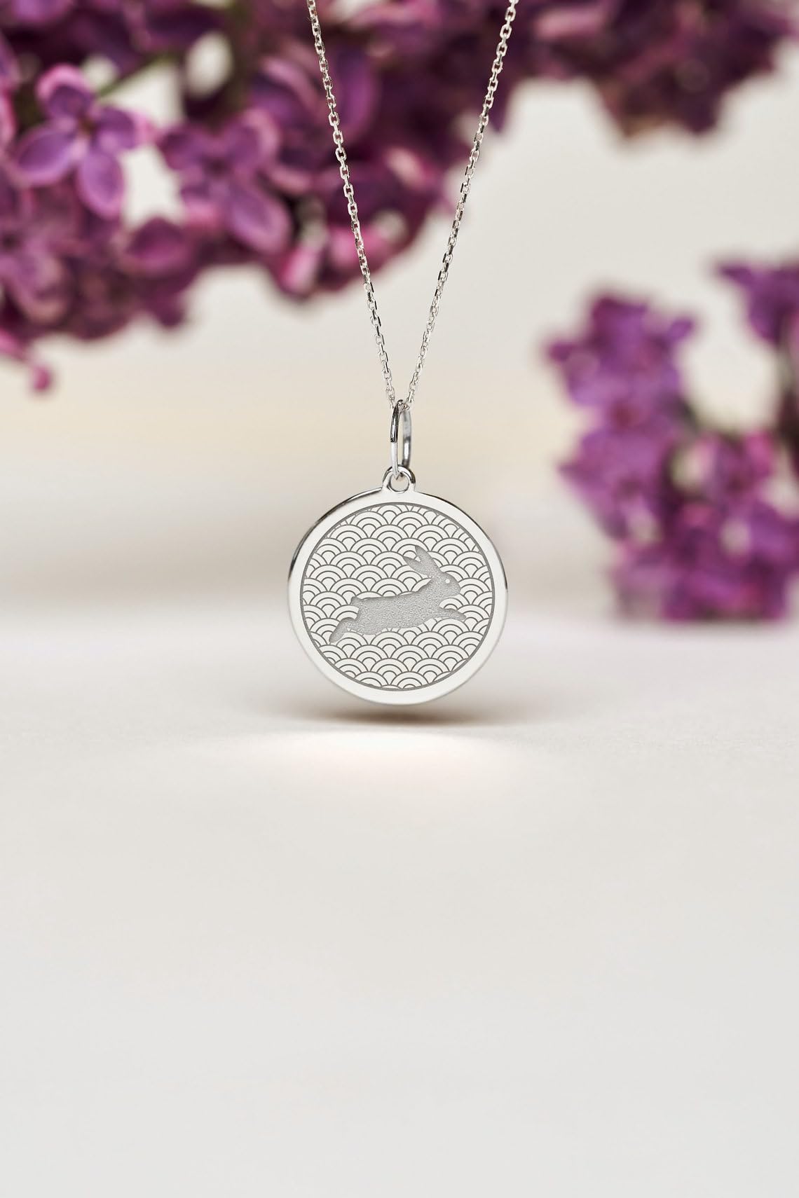 LKBEADS Collana con ciondolo a forma di moneta con incisione a forma di coniglio da 24 mm con catena a maglie da 18 pollici | Argento Sterling 925 | Gioielli regalo unisex | LK_PNDN_2228