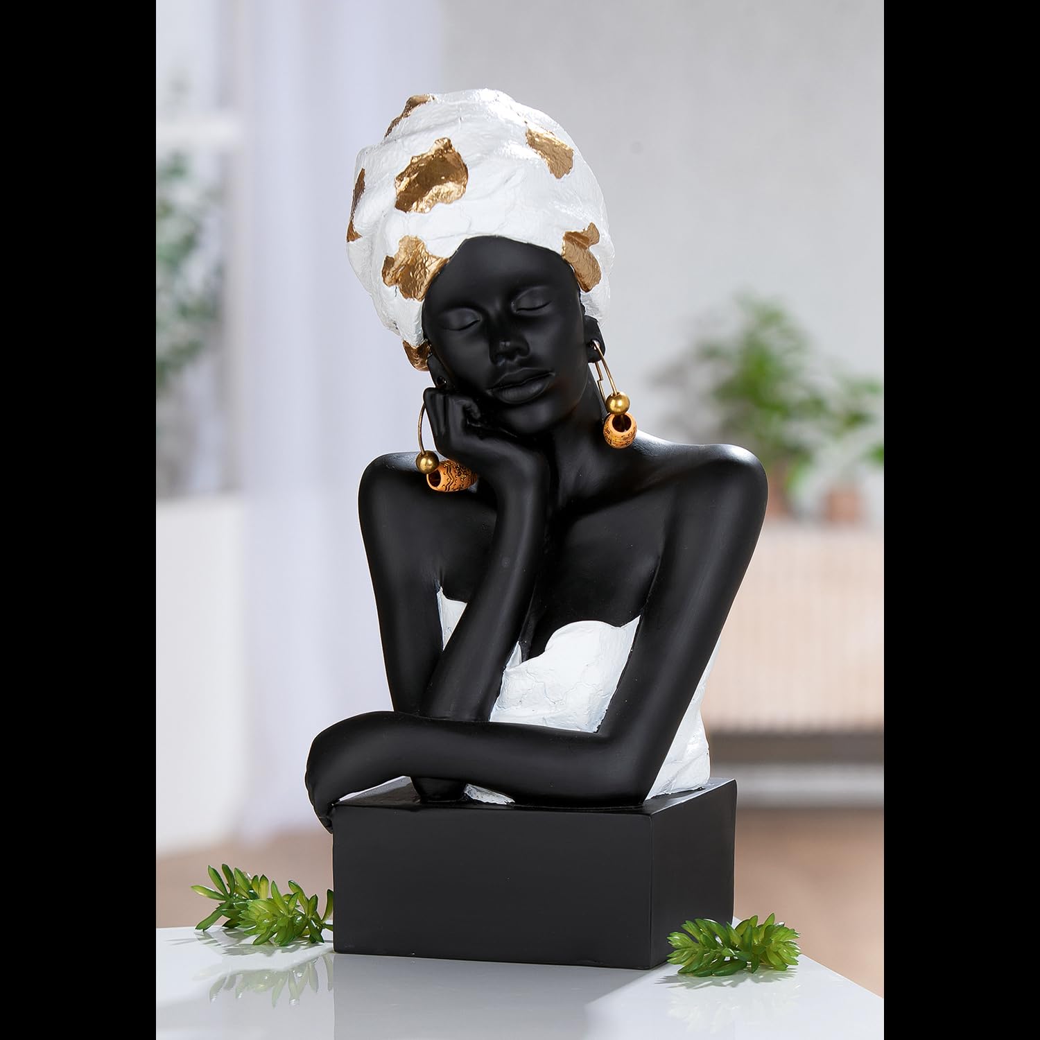 GILDE Figurka jutowa z żywicy syntetycznej - matowa struktura - czarna - kształt kobiety - wysokość 34 cm x szerokość 18 cm