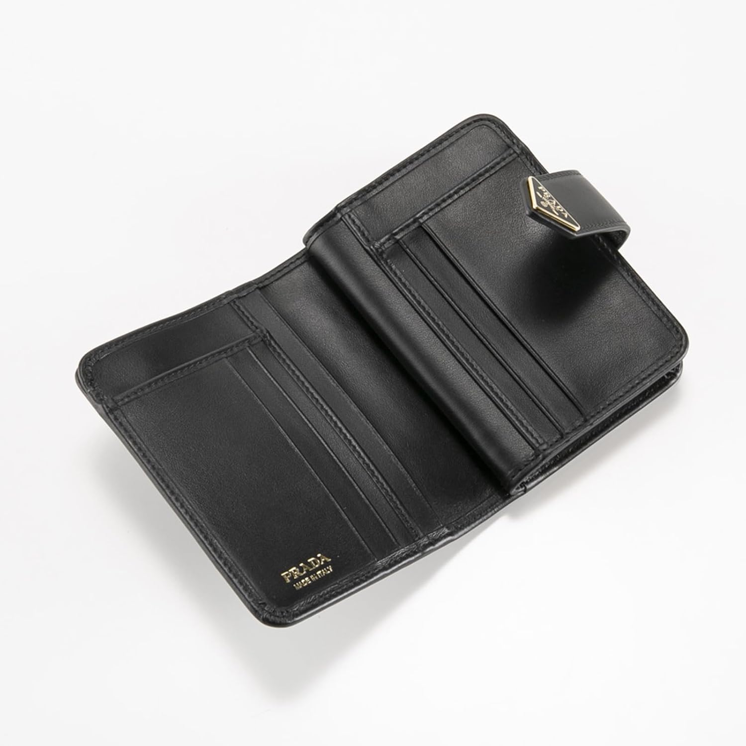 プラク]財布(二つ折り財布) CITY CALF TAB/NERO 1ML018 2CNP トライアングル ロゴ バイフォールド 楽天市場】プラダ  PRADA (1ML018 2CNP) 折財布 CITY CALF シティカーフタブ 財布 TAB/NERO 1ML018 2CNP BLACK  NEROコインケース 二つ折り財布 本革 レザー【2024年秋冬新作 ...