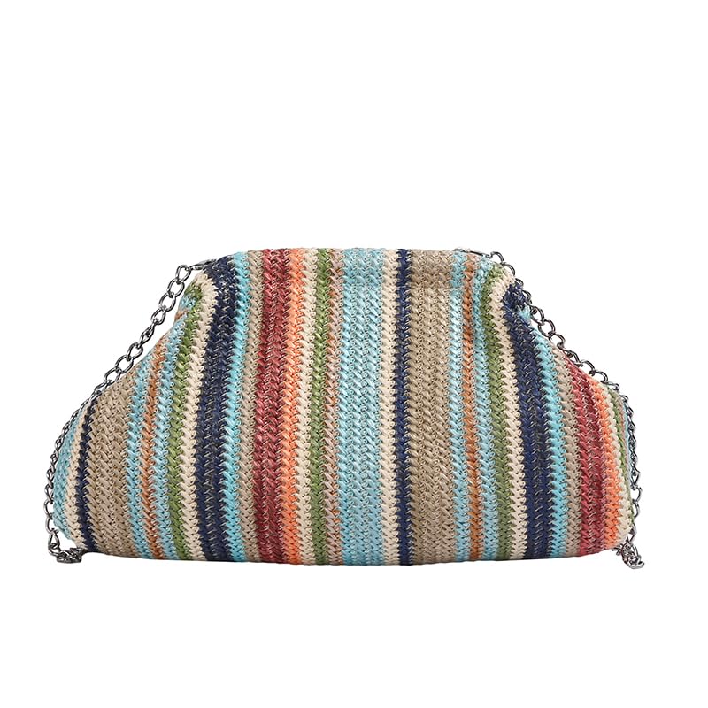 Bolso de mano de paja a rayas: espacio y ligereza para no dejar nada en tus viajes de verano