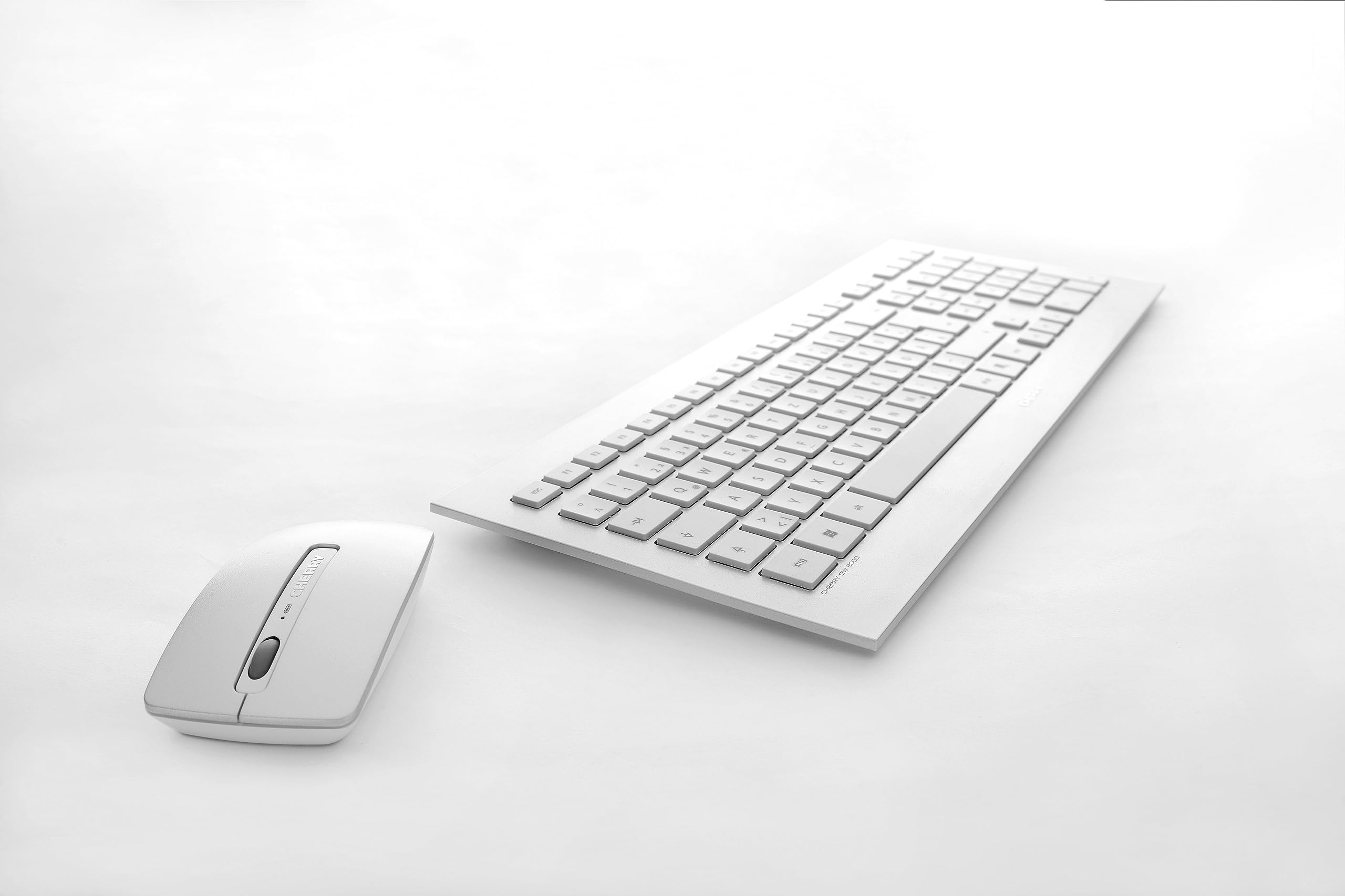 CHERRY DW 8000, Pack de Teclado y Ratón Inalámbricos, Distribución de Teclado Alemán (QWERTZ), Funciona con Pilas, Teclado Ultraplano, Ratón de 3 Botones con Sensor de Infrarrojos, Blanco/Plateado