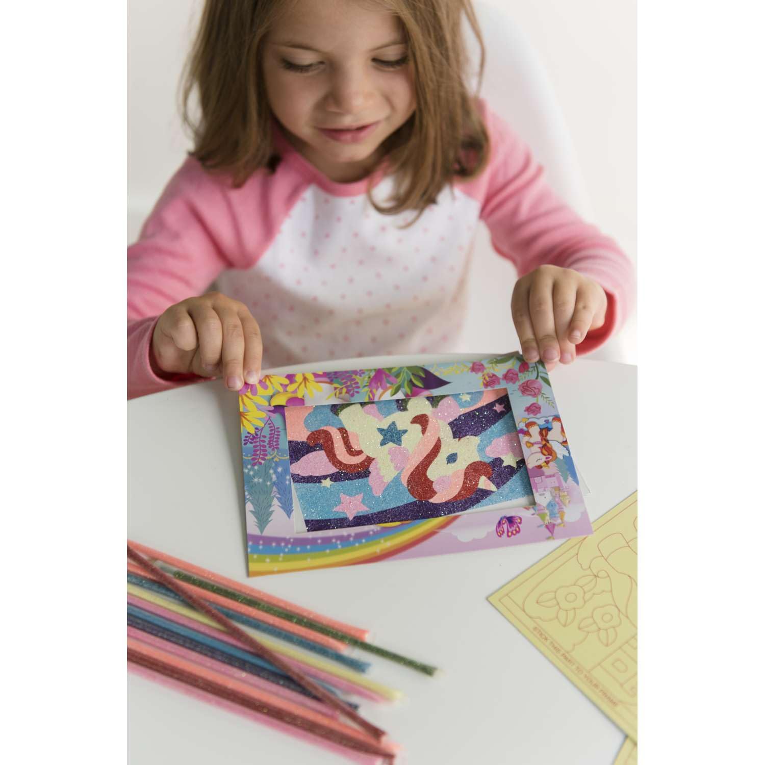 4M Maxi Set Creativo Unicorni Crea Calamite, Arte con Sabbia Glitterata e Acchiappasole Gioco Educativo con Realtà Aumentata per Bambini 5+