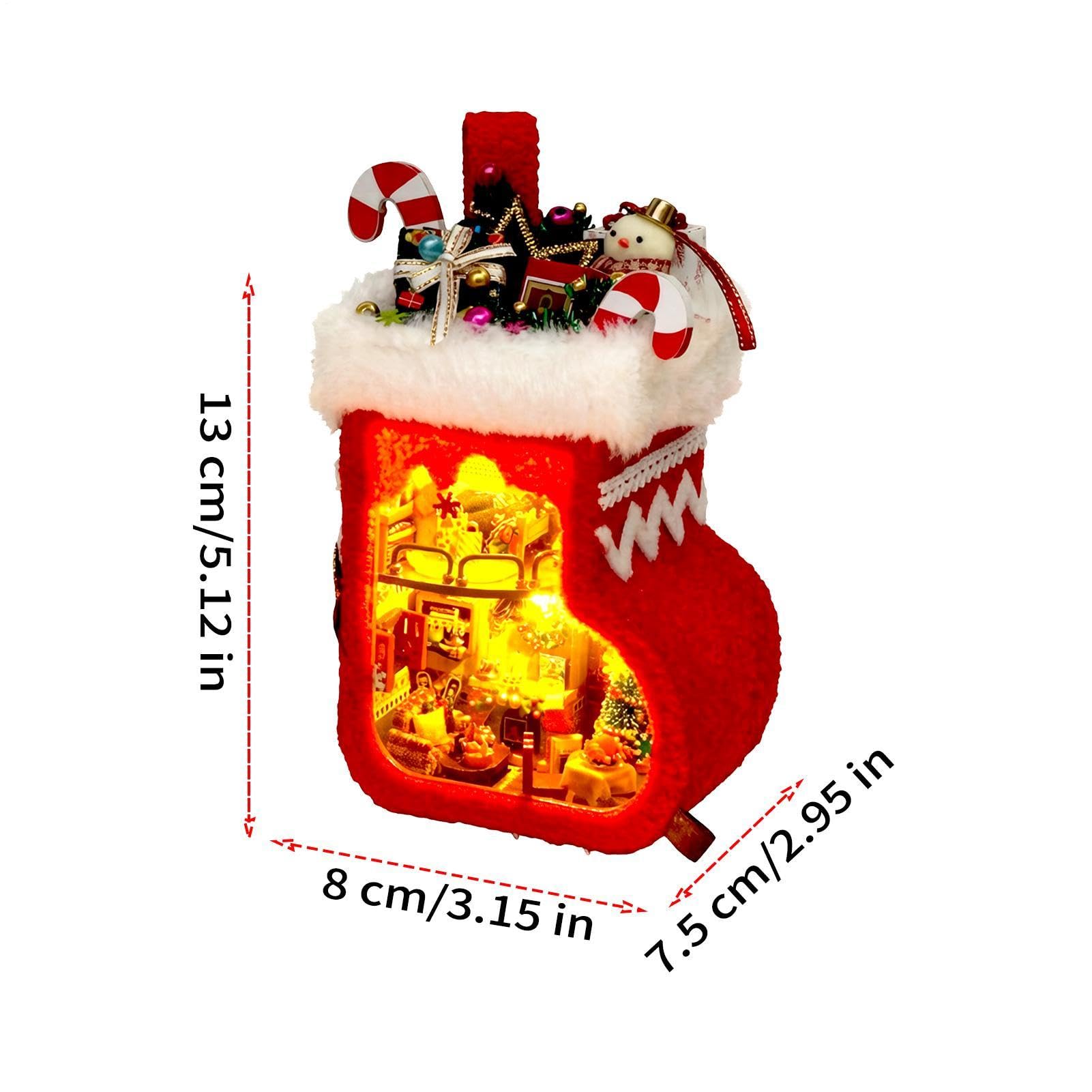 Kit Casa In Miniatura Calza Natalizia Decorativa Con Illuminazione LED | Kit Fai da Te Casa in Miniatura di Legno per Angolo Adatto per Tavolino da Caffè, Armadietto, Comodino, e Soggiorno