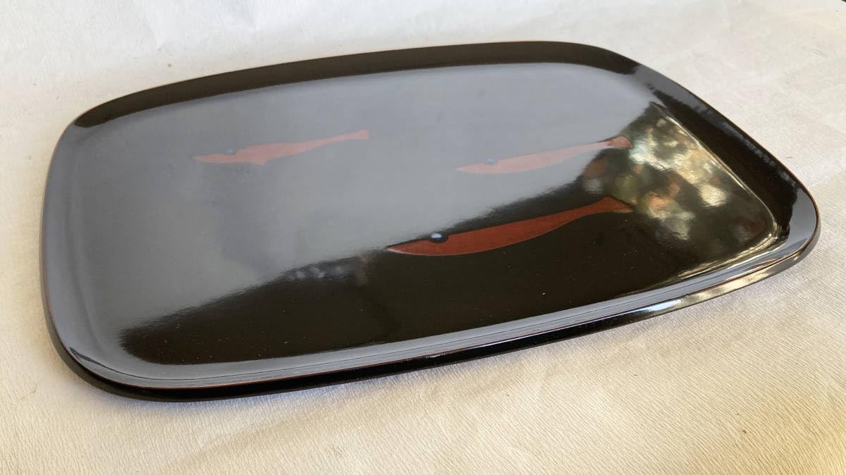 トレー お盆 さかな文 隅丸盆 漆器 溜塗り 1枚 Amazon.co.jp: 上品な菊紋入り丸盆 金彩蒔絵滑り止め付き黒色