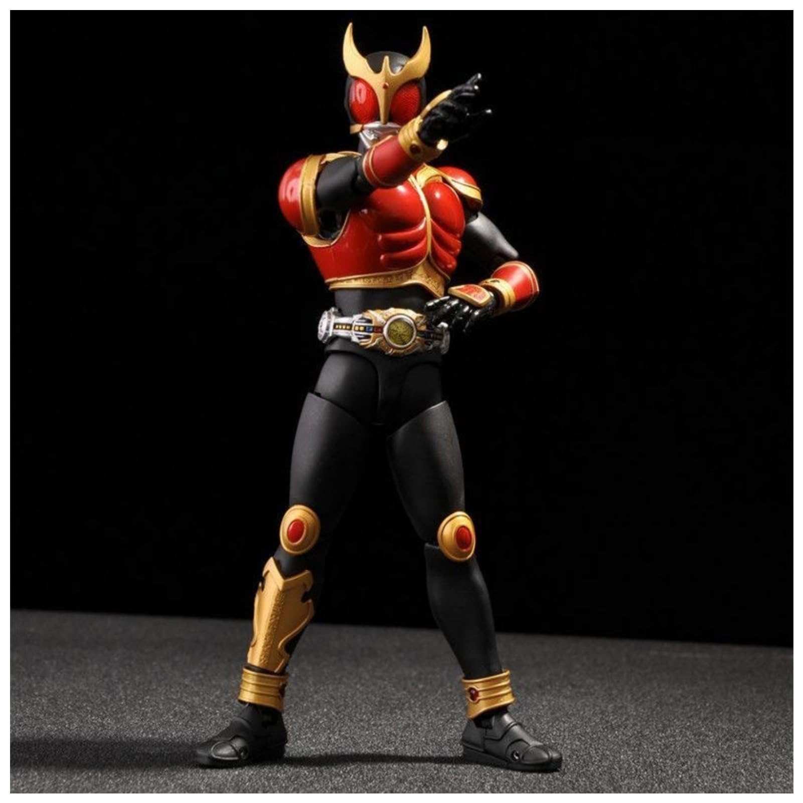 Amazon | フィギュア（真骨彫） 仮面ライダークウガ