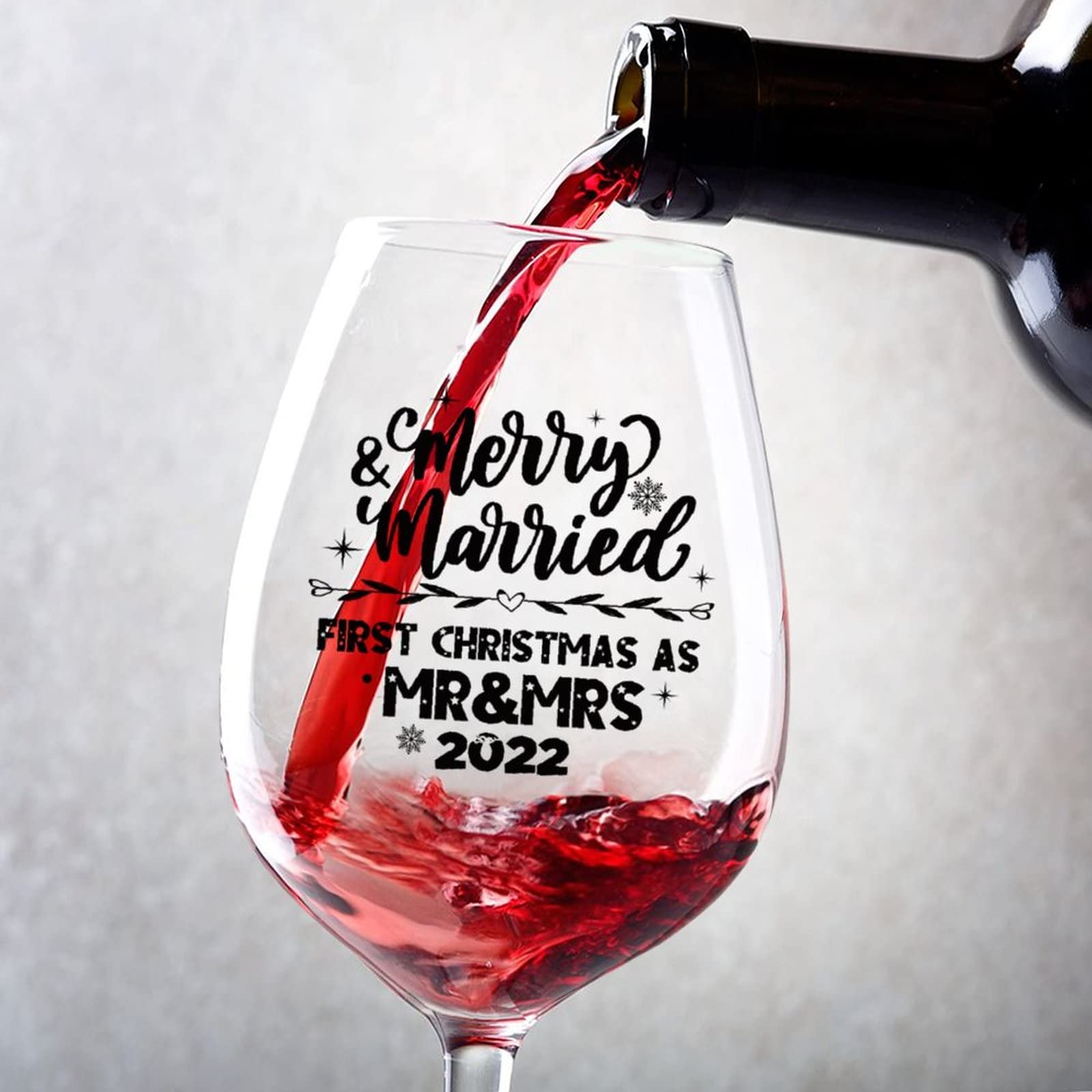 Verres à vin rouge Mr & Mrs pour célébrer le premier Noël magique d'un jeune couple
