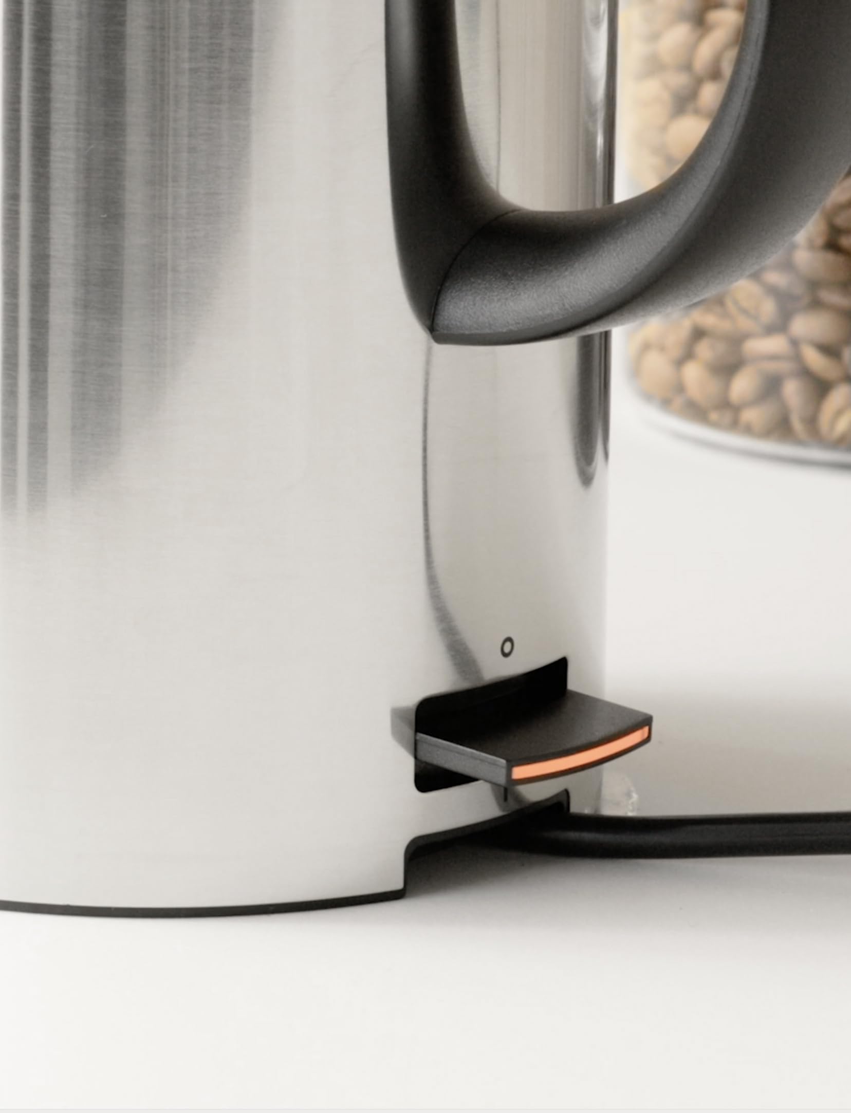 Stelton Hervidor de agua EM77 - Hervidor eléctrico, hervidor, tetera - ebullición rápida, bajo consumo de energía, filtro de cal extraíble, interruptor de seguridad - 1,5 litros, acero, enchufe