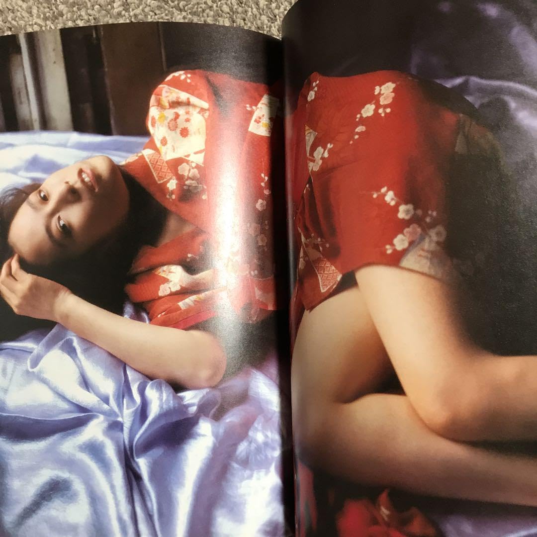 Amazon.co.jp: 高樹澪写真集 昭和レア : おもちゃ