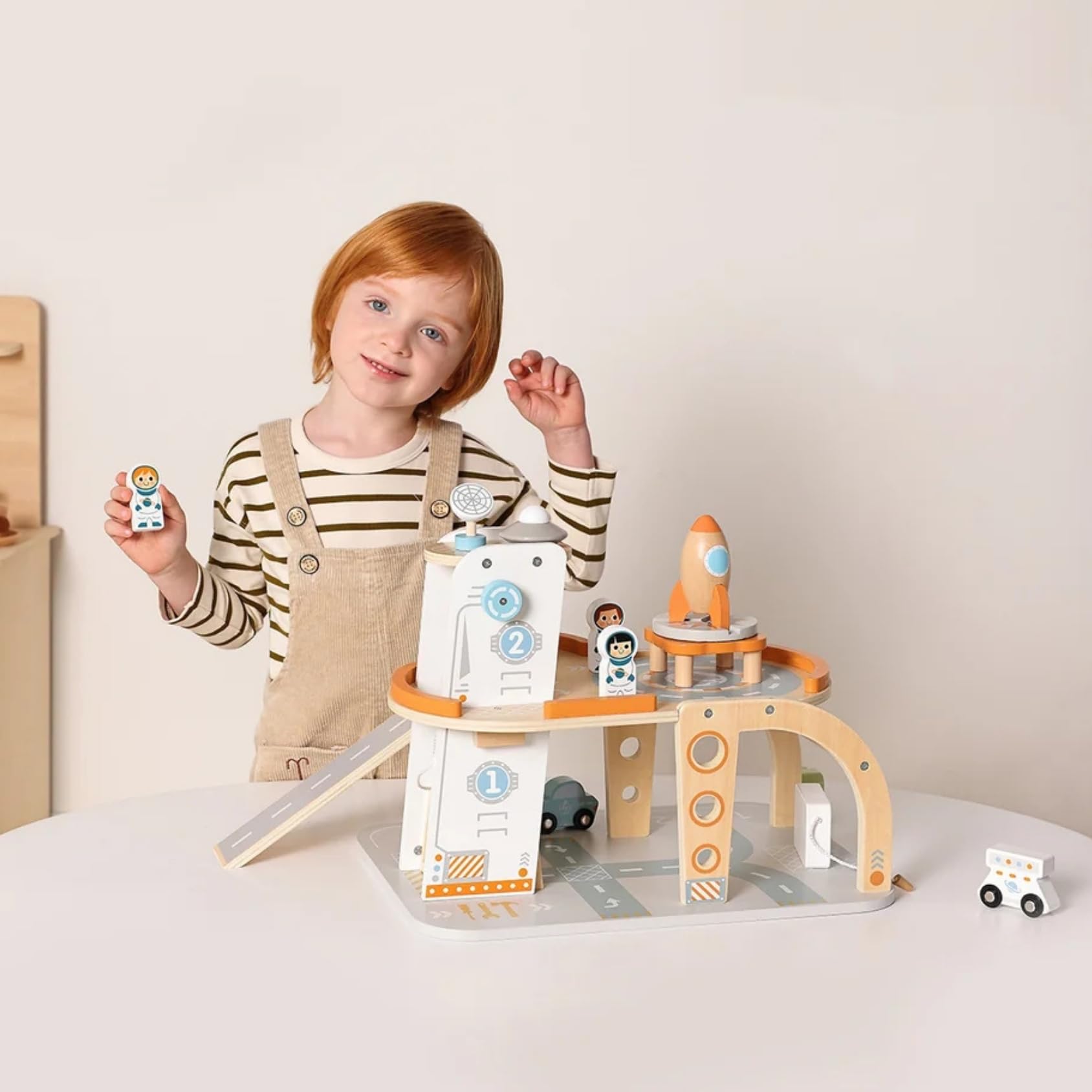 Tooky Toy Weltraum Spielstation FSC Holz: Spielgarage mit Rakete, Astronauten & Fahrzeugen, Montessori Lernspielzeug, Fördert Motorische, Soziale & Emotionale Entwicklung, Geschenk ab 3 Jahren