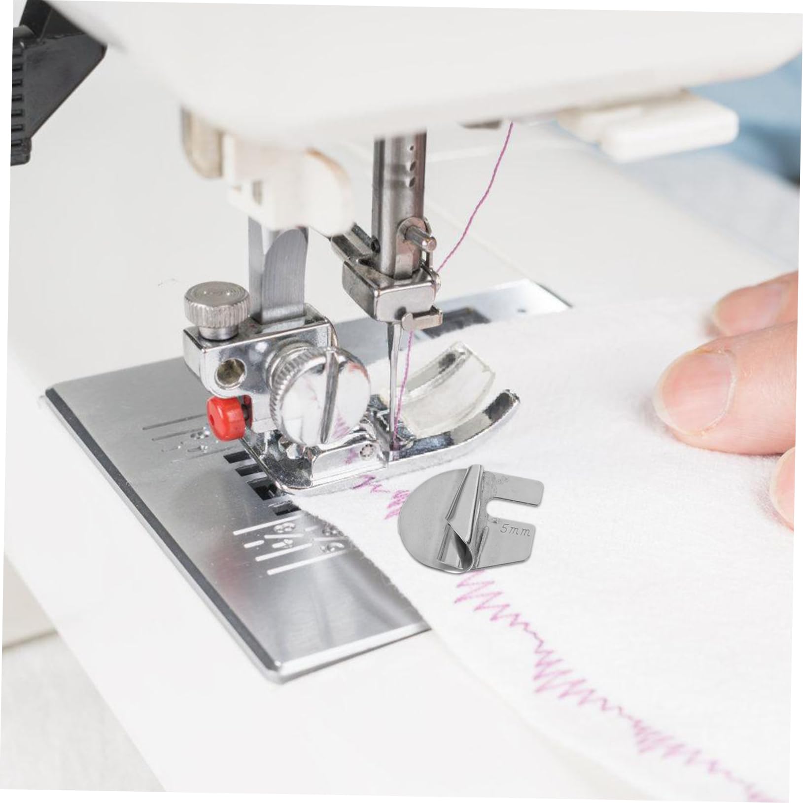 Angoily 4 Ensembles Accessoires De Couture De Ourlet Roulé Universels pour Machines À Compatible avec Plupart Modèles Utilisation Pratique pour Finitions Parfaites 8 Pièces * 4