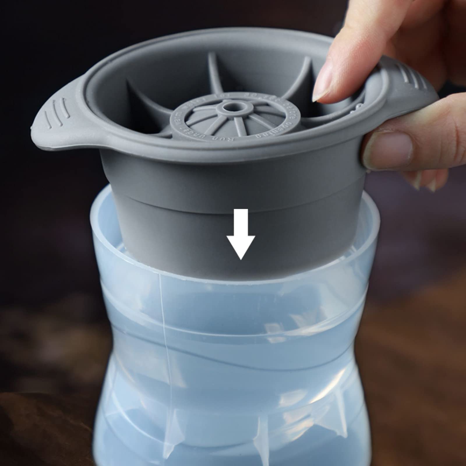 Amazon | 製氷器 製氷機 ロックアイス 大人の透明まる氷 フタ付 製氷皿