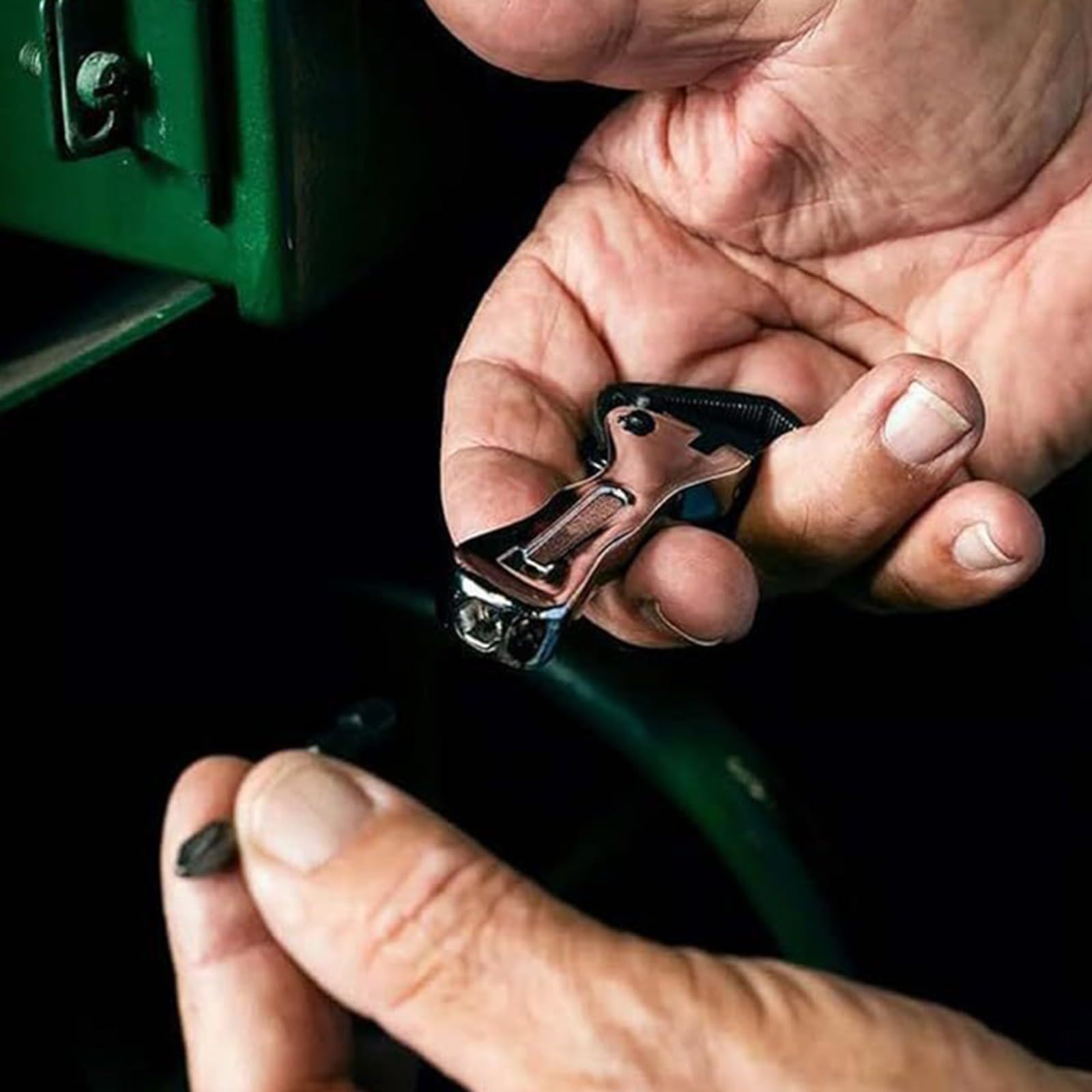 Chiave inglese regolabile compatta mini, strumento in acciaio inox autoregolante per spazi ristretti, cacciavite a bussola da 5/16" a 3/4", portatile per riparazioni domestiche e officine
