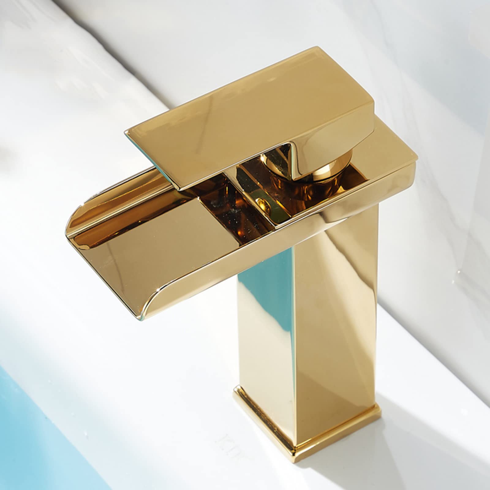 Robinet de salle de bain cascade à poignée unique en inox