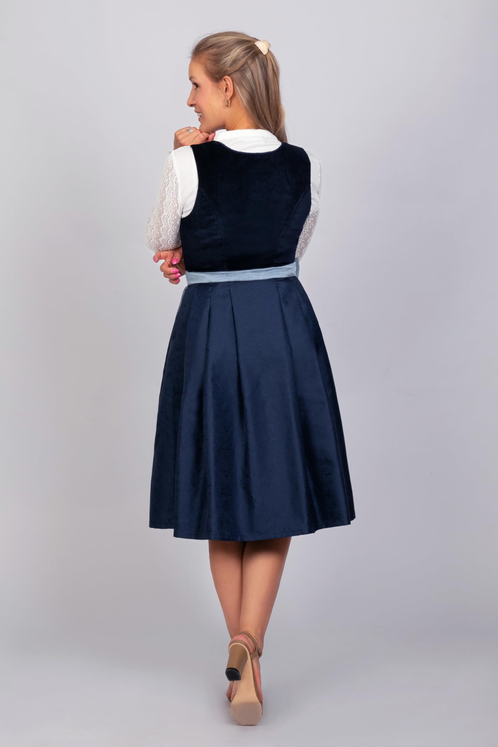 Edelnice Trachtenmode Exklusives Designer Midi Dirndl Luna Samt blau inkl. Dirndlschürze
