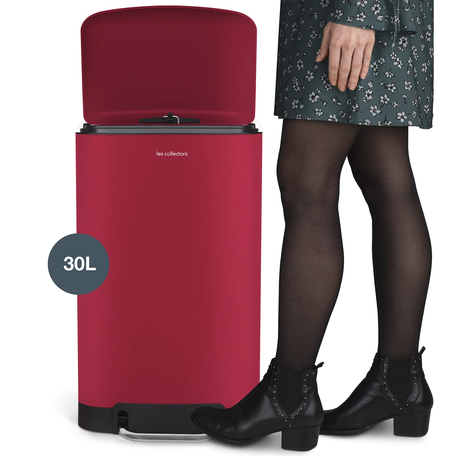 Les Collectors Pattumiera da cucina a pedale N°722, Acciaio inossidabile, capacità 30 L, Sacco 30–50 L, Compatta, Pratica, Chiusura silenziosa, Secchio interno rimovibile, Finitura opaca, Rosso.