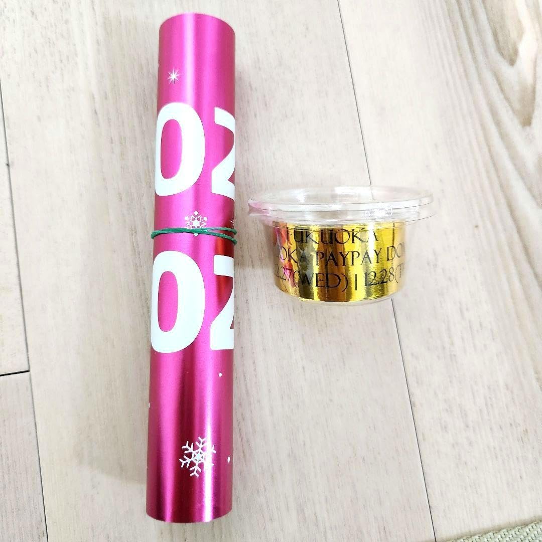 TWICE ツアーアップグレード特典スローガン・銀テープおまけ付き TWICE】アップグレード特典 銀テープ・スローガン付 - メルカリ