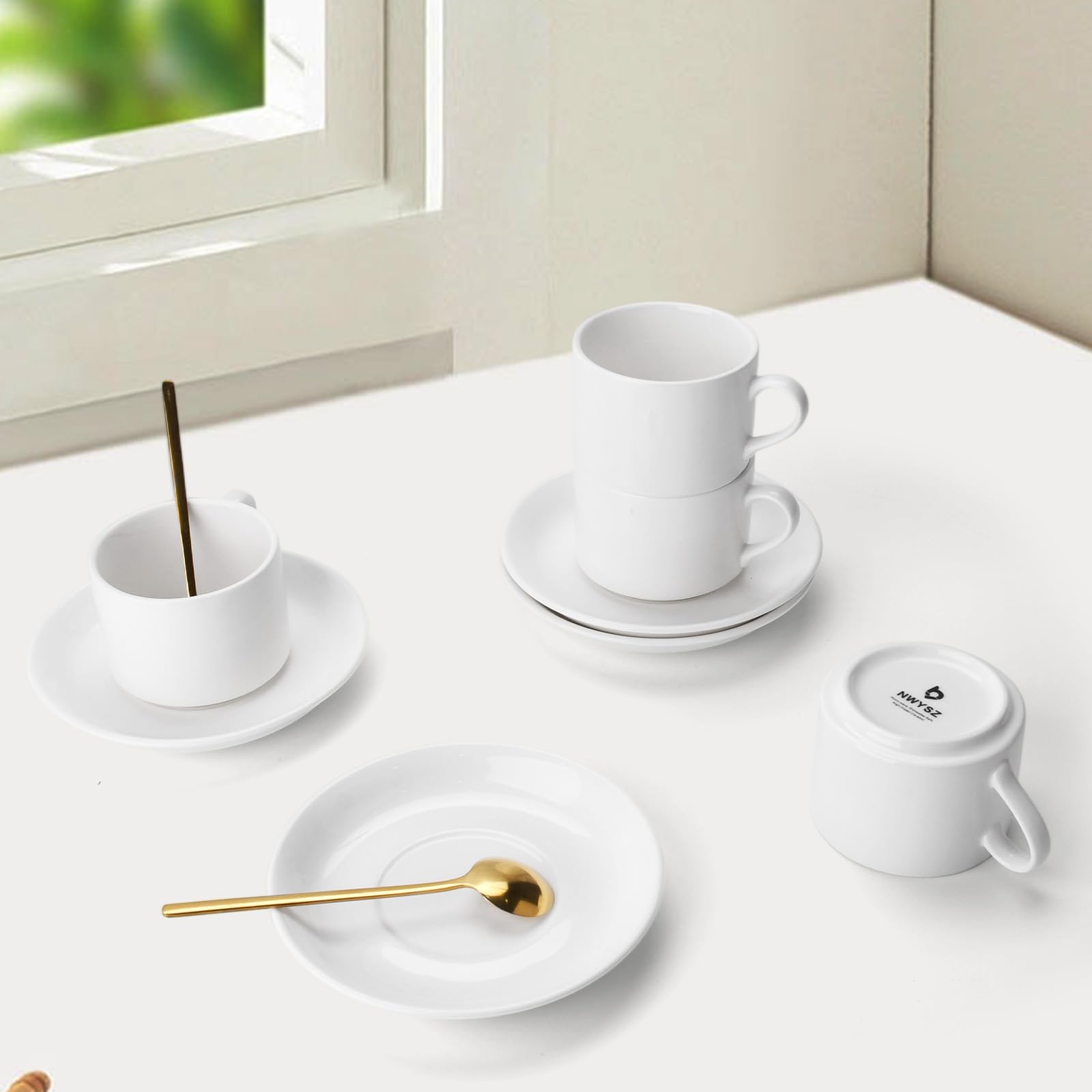 Set di 4 Tazzine Caffè, 4 x 5oz(160ml) Set Tazzine Caffè impilabili in Piattino e Supporto in Metallo, Ideale per Espresso, Cappuccino, Latte, Moka e Tè(con 4 Cucchiaio da Caffè)
