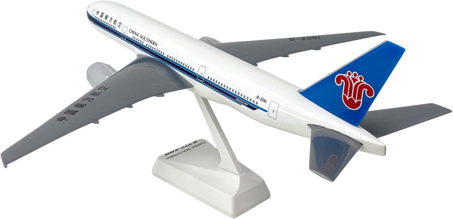 Flight Miniatures China Southern 777-200 1:200 Scale - Plastic Snap-Fit Model Airplane - Collectible Replica of China Southern Airlines Aircraft - Part# ABO-77720H-009