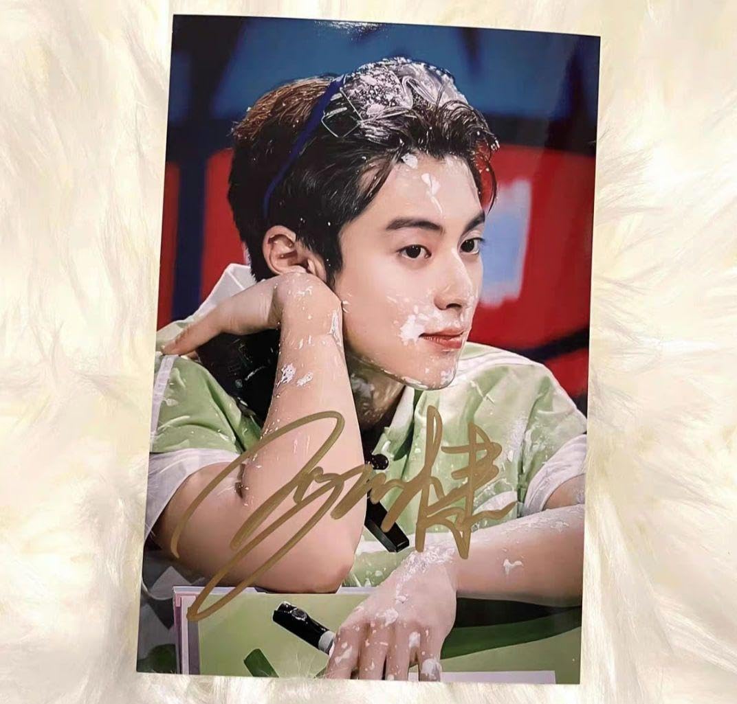 Amazon.co.jp: 王鹤棣 蒼蘭訣 ワンホーディー サイン入り 写真 : おもちゃ