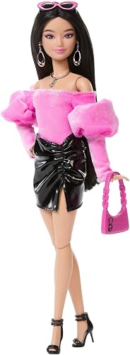 Barbie Muñeca Deluxe Style y accesorios n.º 13 | Muñeca de moda con top rosa Barbiecore de mangas abullonadas, minifalda y accesorios: bolso rosa y gafas, JJN76