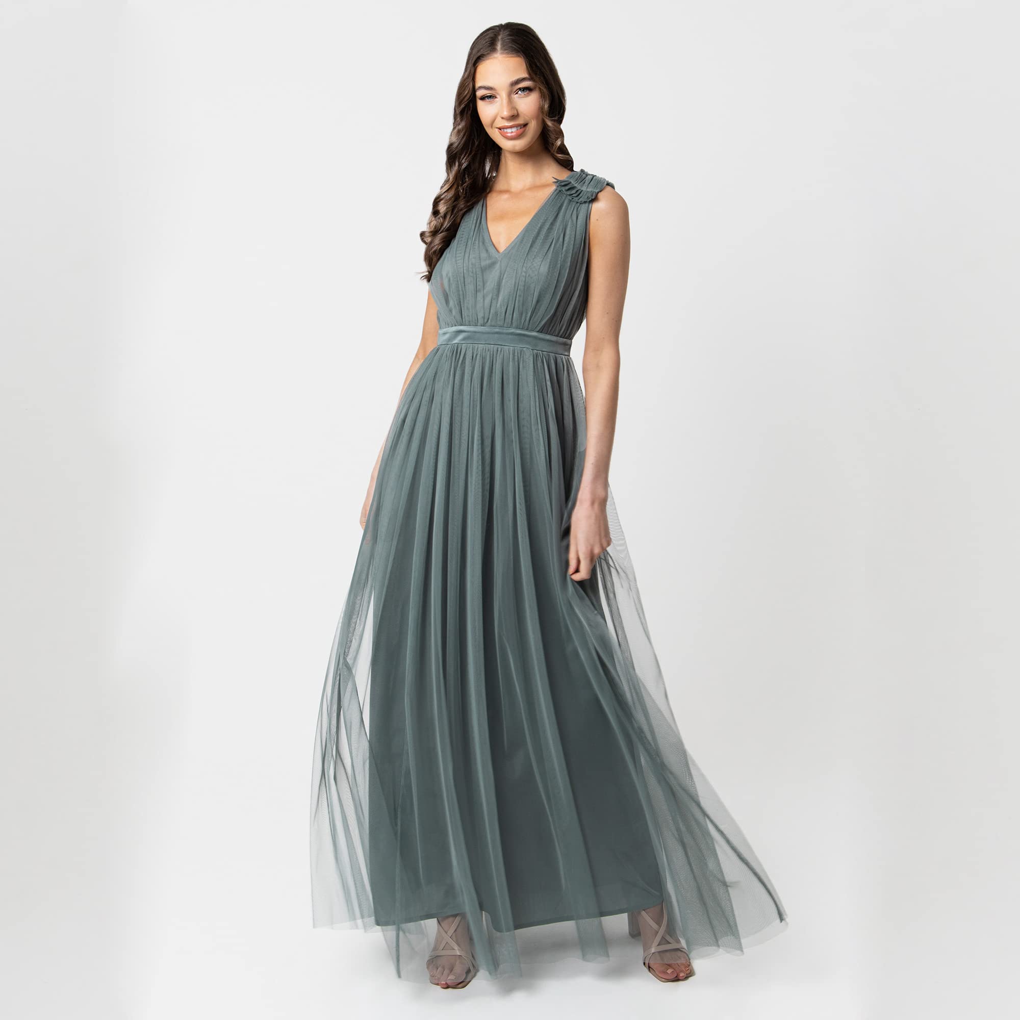 Maya Deluxe Sukienka druhny Kobiety Maya Deluxe Maxi Dress With Ruffle Shoulder Detail