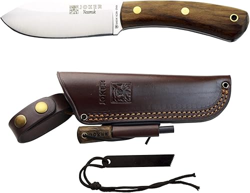 Joker Nessmuk CN136-P Cuchillo de caza, mango de nogal, hoja Sandvik 14C28N de 4.3 in con molienda plana, con funda de cuero marrón y pedernal, disponible en Yaxa Peru