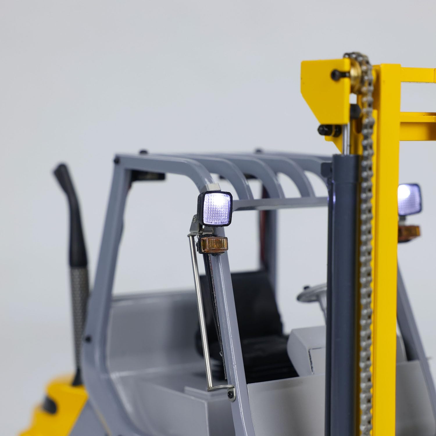 Metal 1/14 RC Hydraulic Forklift Wheeled Transfer Car Hydraulic System RTR Construction Vehicles Motor Servo ESC Light Sound System Truck Model(Grey and Yellow)