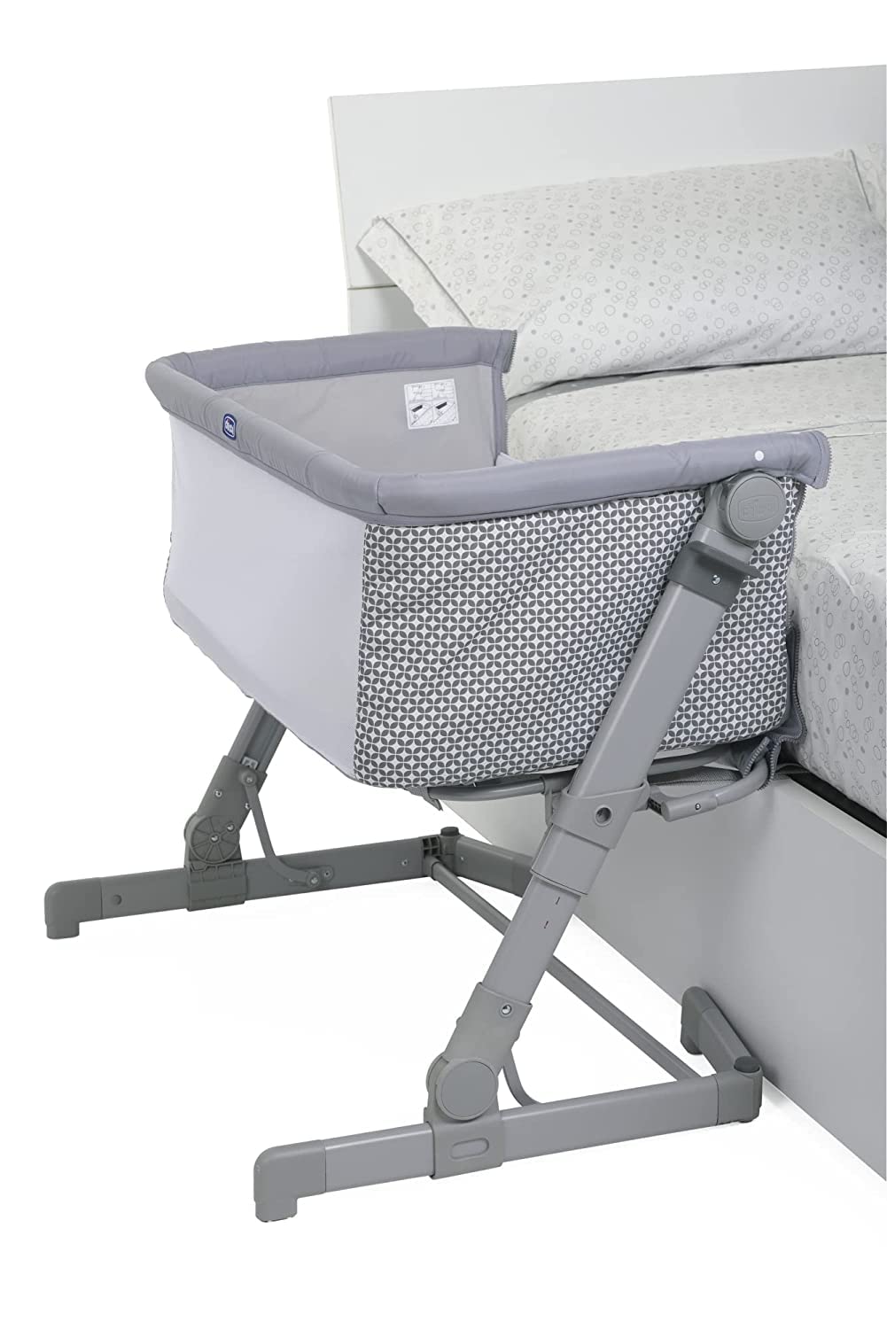 Chicco Next2Me Go Łóżeczko dziecięce boczne, kompatybilne z kilkoma łóżkami, regulowana wysokość, dobra cyrkulacja powietrza, łóżeczko podróżne, łóżeczko podróżne, jasnoszare