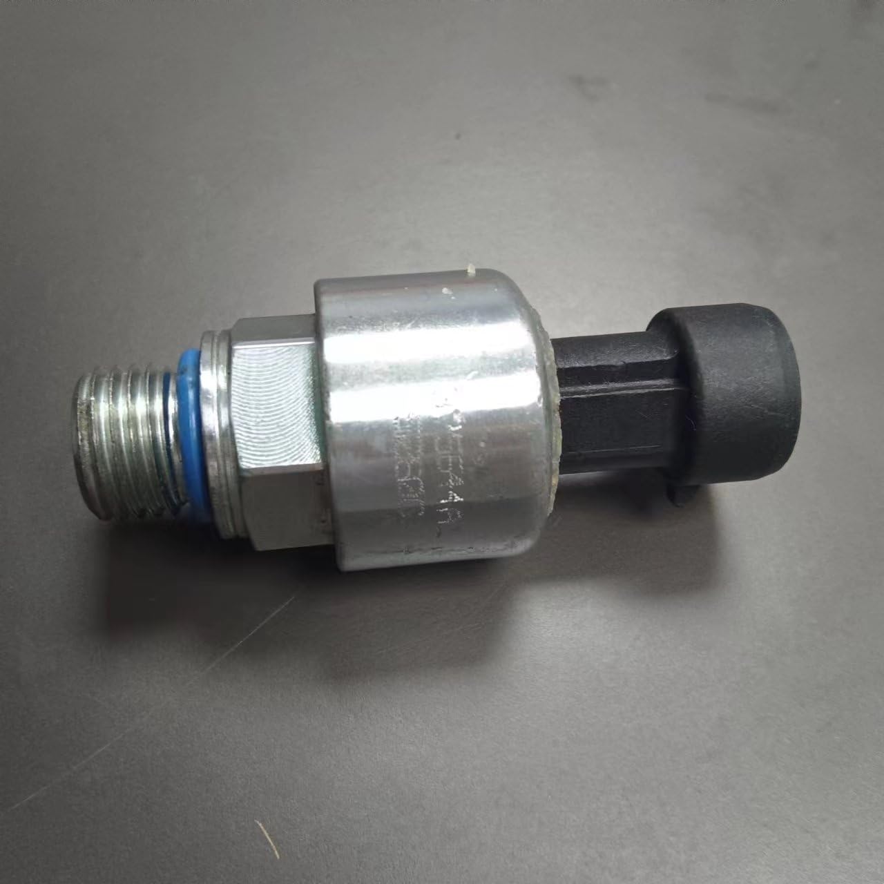 Sensore di pressione del carburante per autoveicoli (Fuel pressure sensor) RE204264