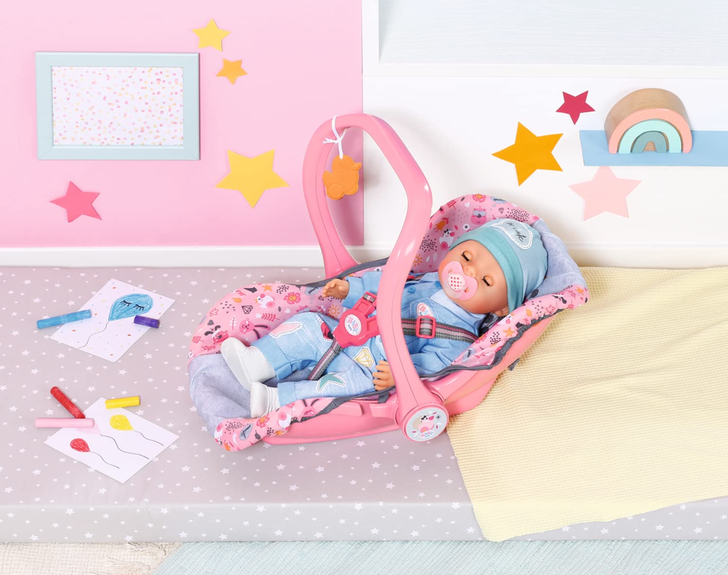 Baby Born Siège Confortable – Accessoire Multi-Usage, Peut être utilisé comme siège, Porte-bébé, siège à Bascule ou siège de Voiture. Convient aux poupées Baby Born de 43 cm