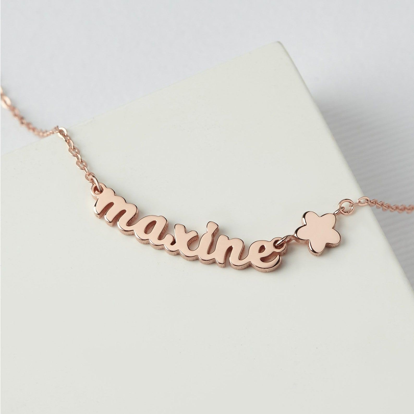 Collar con nombre para niños, preadolescente, joven niña joya bebé collar con nombre pequeño niñas para niños Día de la Madre Navidad cumpleaños aniversario
