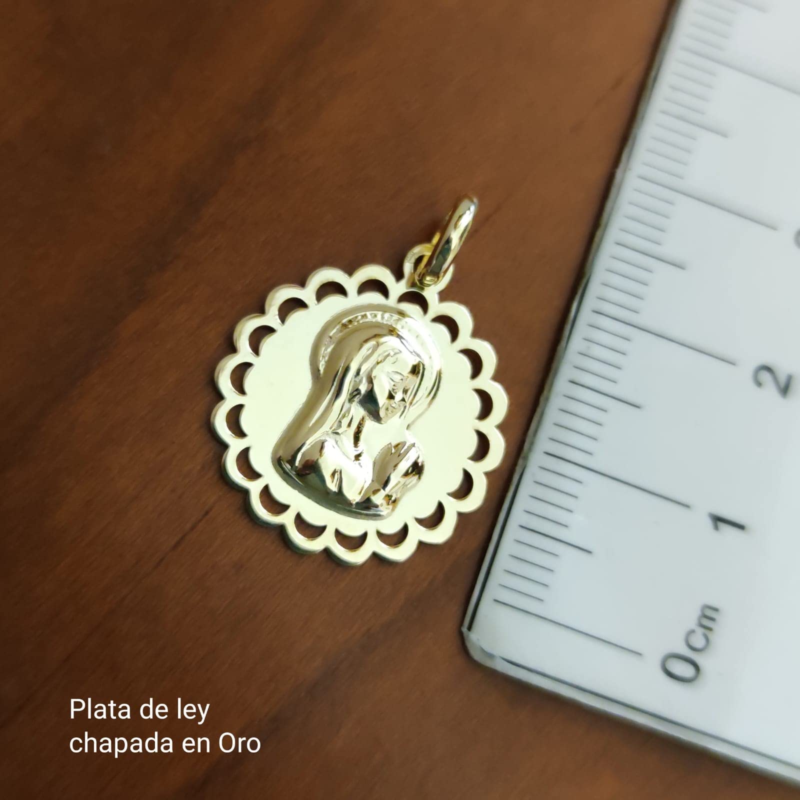 Medalla Virgen Niña 19mm en Plata de ley chapada dorada | Primera Comunión