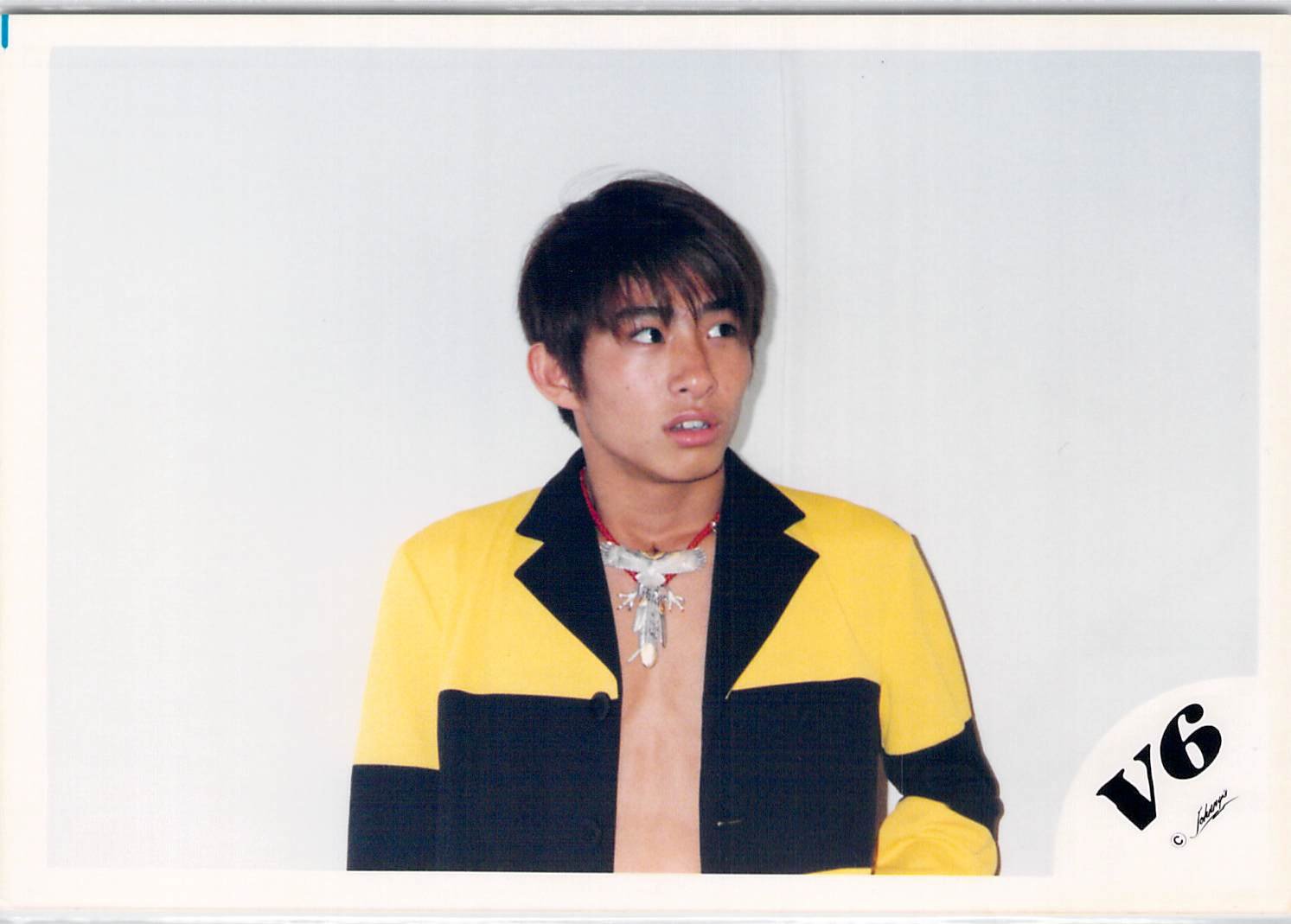Amazon.co.jp: V6・【公式写真】・三宅健・JCロゴ・生写真【スリーブ付