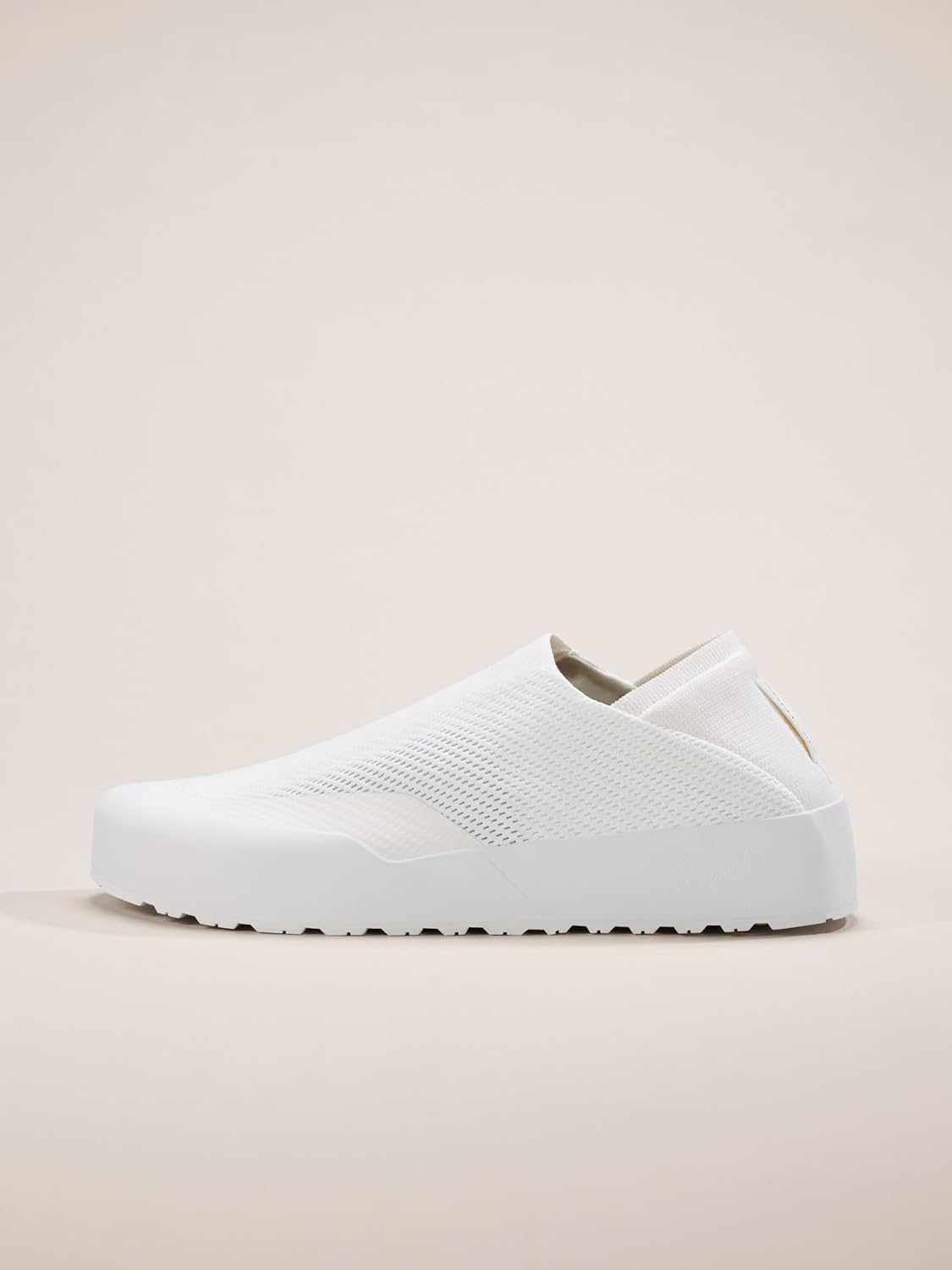 Arc'teryx Women's Kragg Shoe - Lightweight Pull-On Shoe for Quick Approaches, Everyday Casual Shoes | Arctic Silk/Arctic Silk