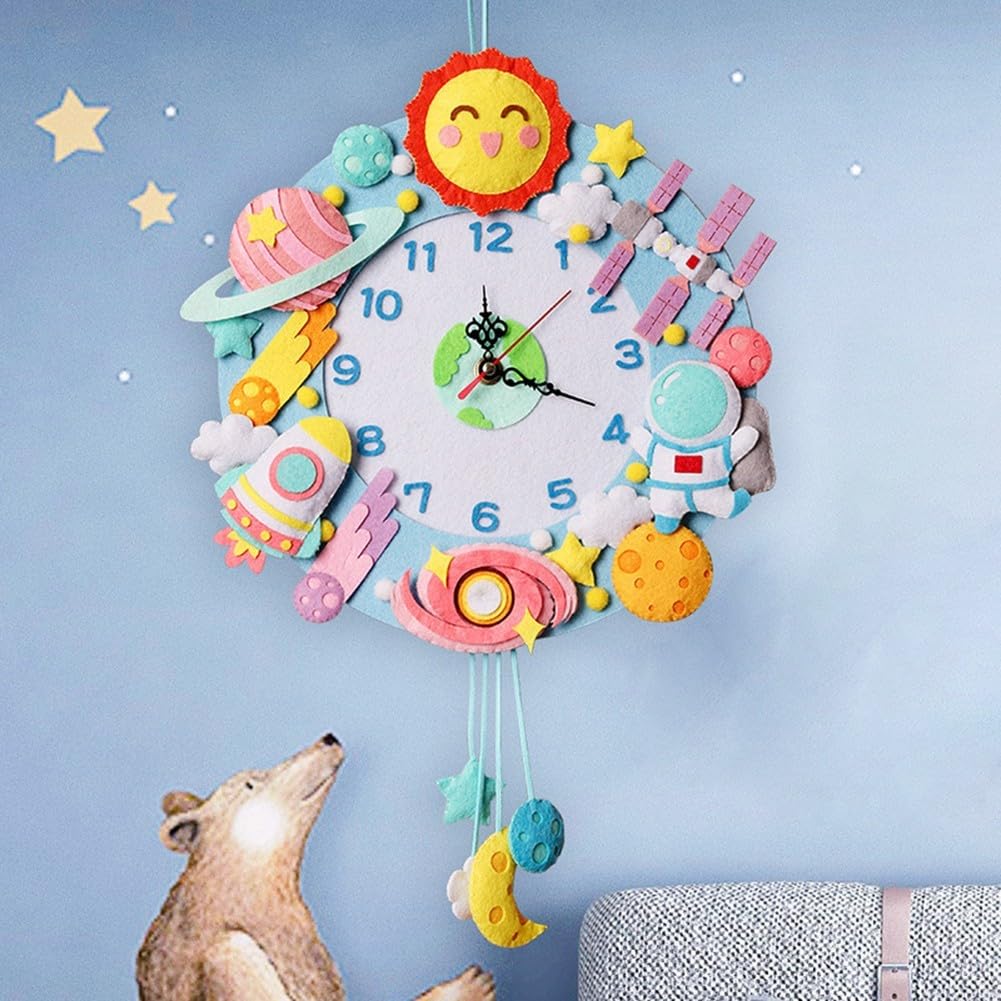Orologio da parete in stile cartone animato fai da te unico pezzo decorativo divertente per bambini ornamenti fatti a mano personalizzabili con materiale non tessuto (E)