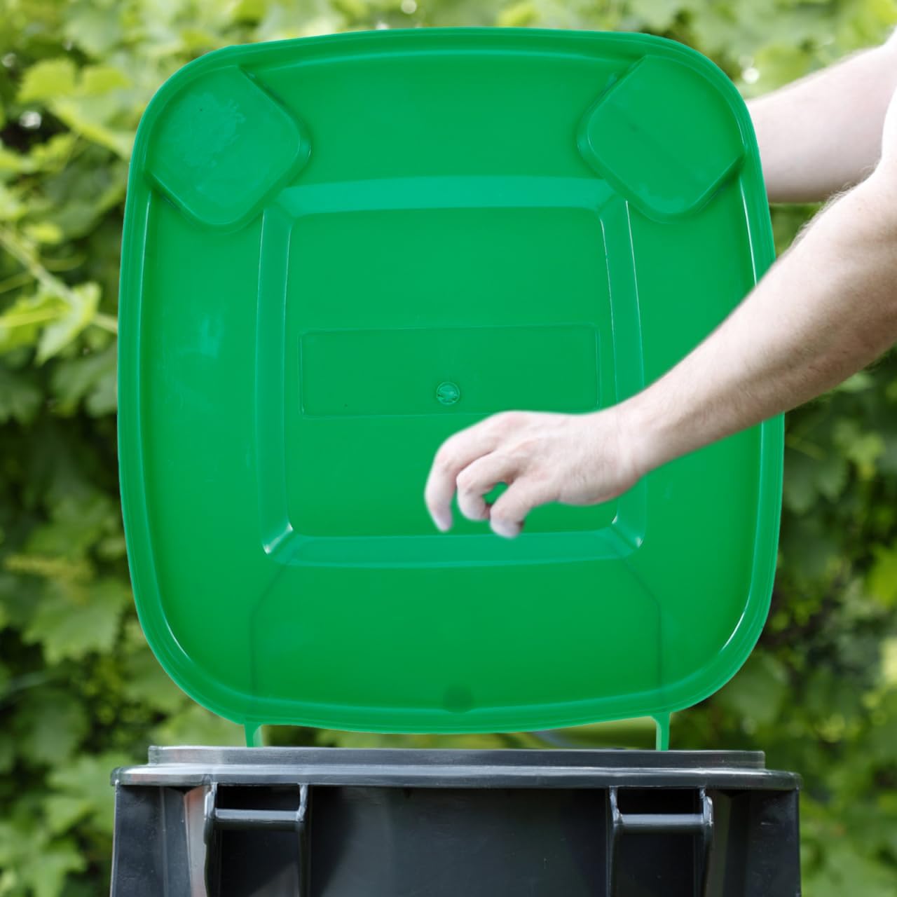 Outdoor Trash can Lid Replacement Large Capacity Plastic Square Cover Accessory for Garden Garbage Bin with Secure Fit