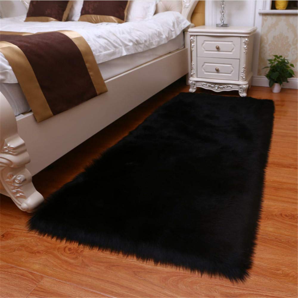 Tapis de chambre moelleux noir 100x180cm avec fausse fourrure