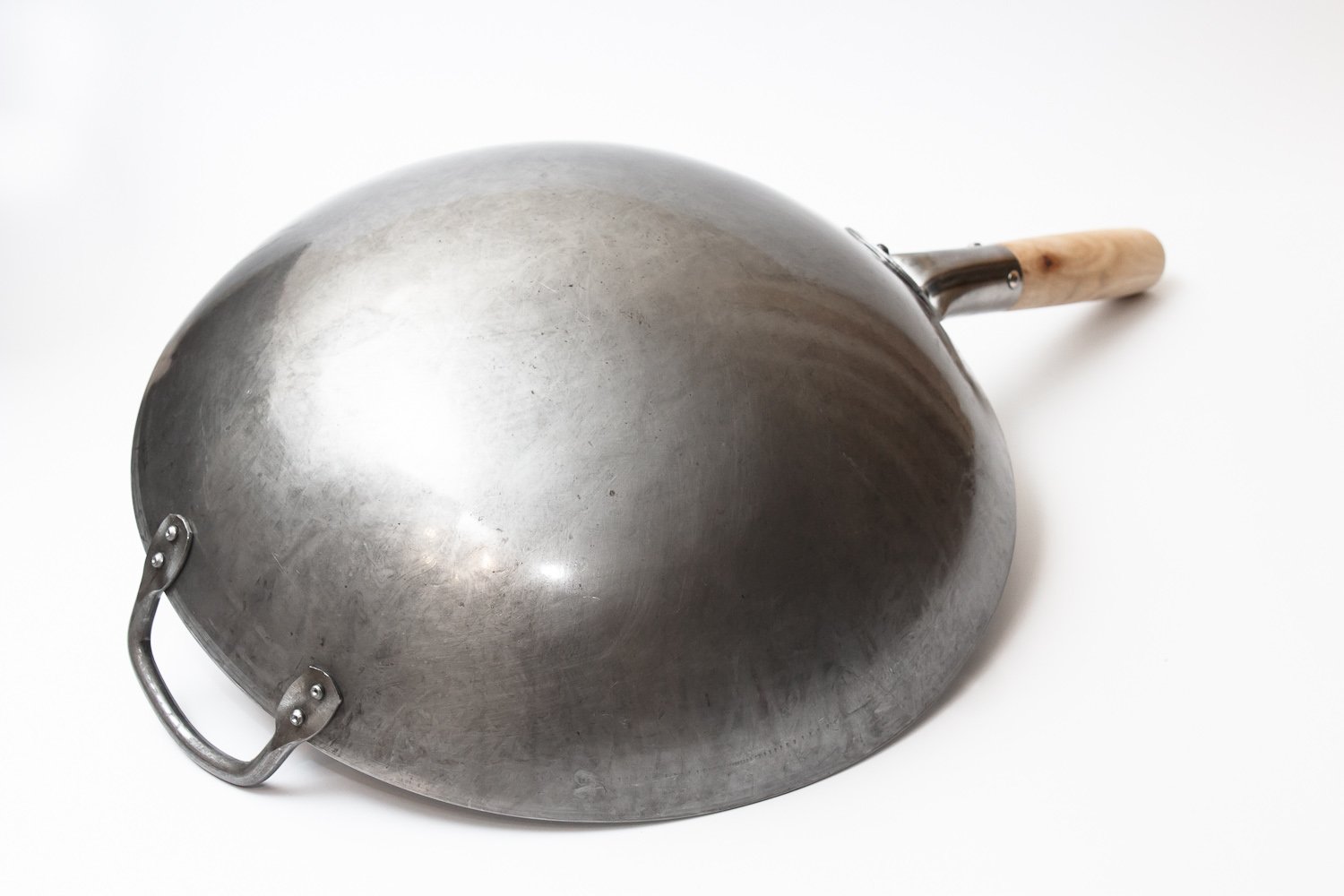 Craft Wok Traditioneller handgehämmerter Wok aus Karbonstahl mit Griff aus Holz und Stahl (Durchmesser 35,6 cm, Rundboden)/731W88