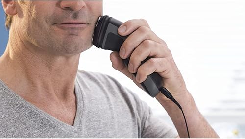 Vista 19 de Philips Norelco Shaver 2400 Series, Afeitadora eléctrica en seco y húmedo, recortadora emergente, P-Cap, negro profundo, modelo X3001/90