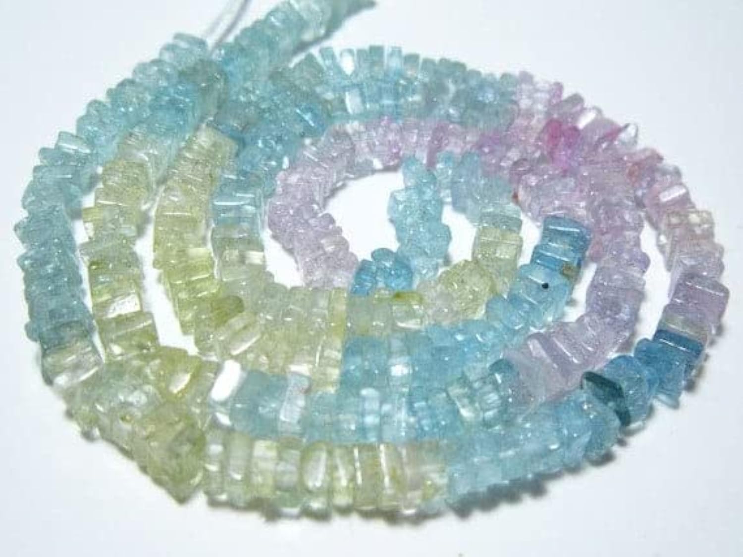 Perles Aquamarine Heishi cube plat 4mm fil de pierre naturelle 17 pouces