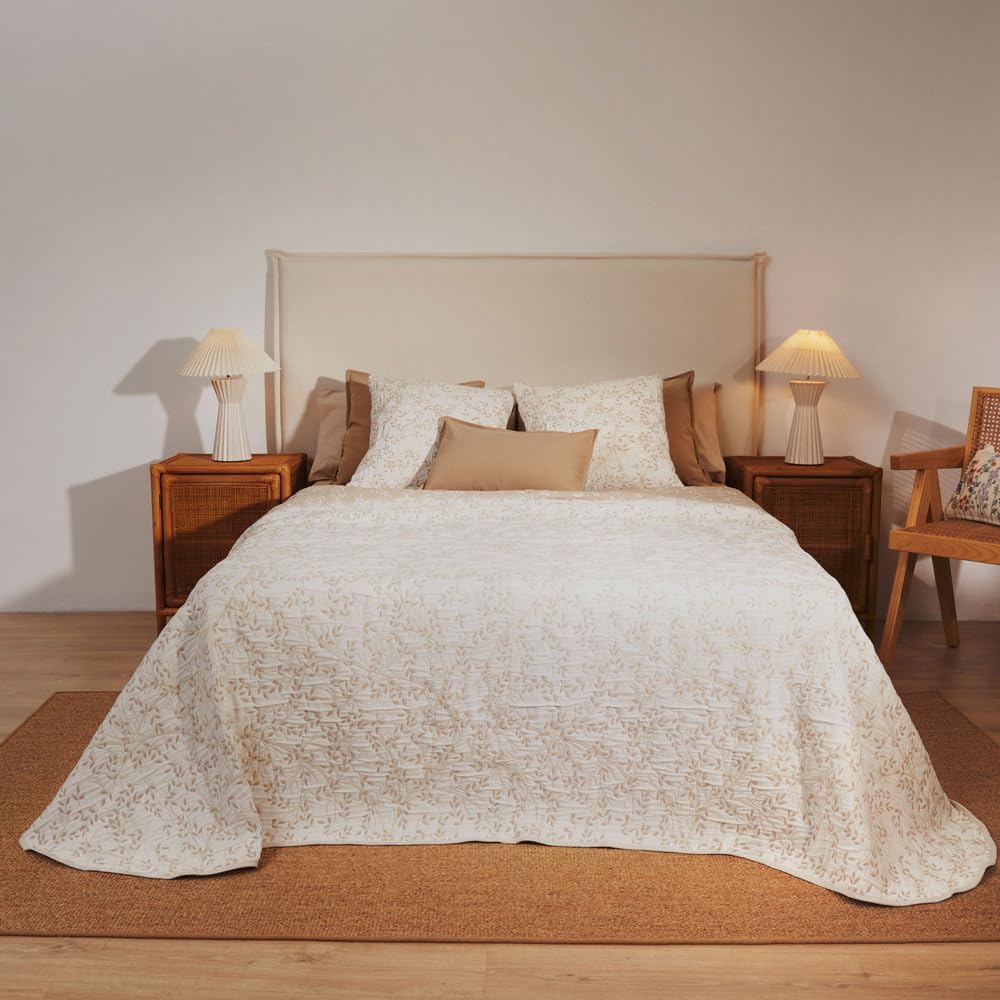 LA MALLORQUINA Colcha de Piqué - Abril (Cama 150 o 160 cm - 250x260 cm - Beige) | Colchas de Lujo y Diseño de Algodón