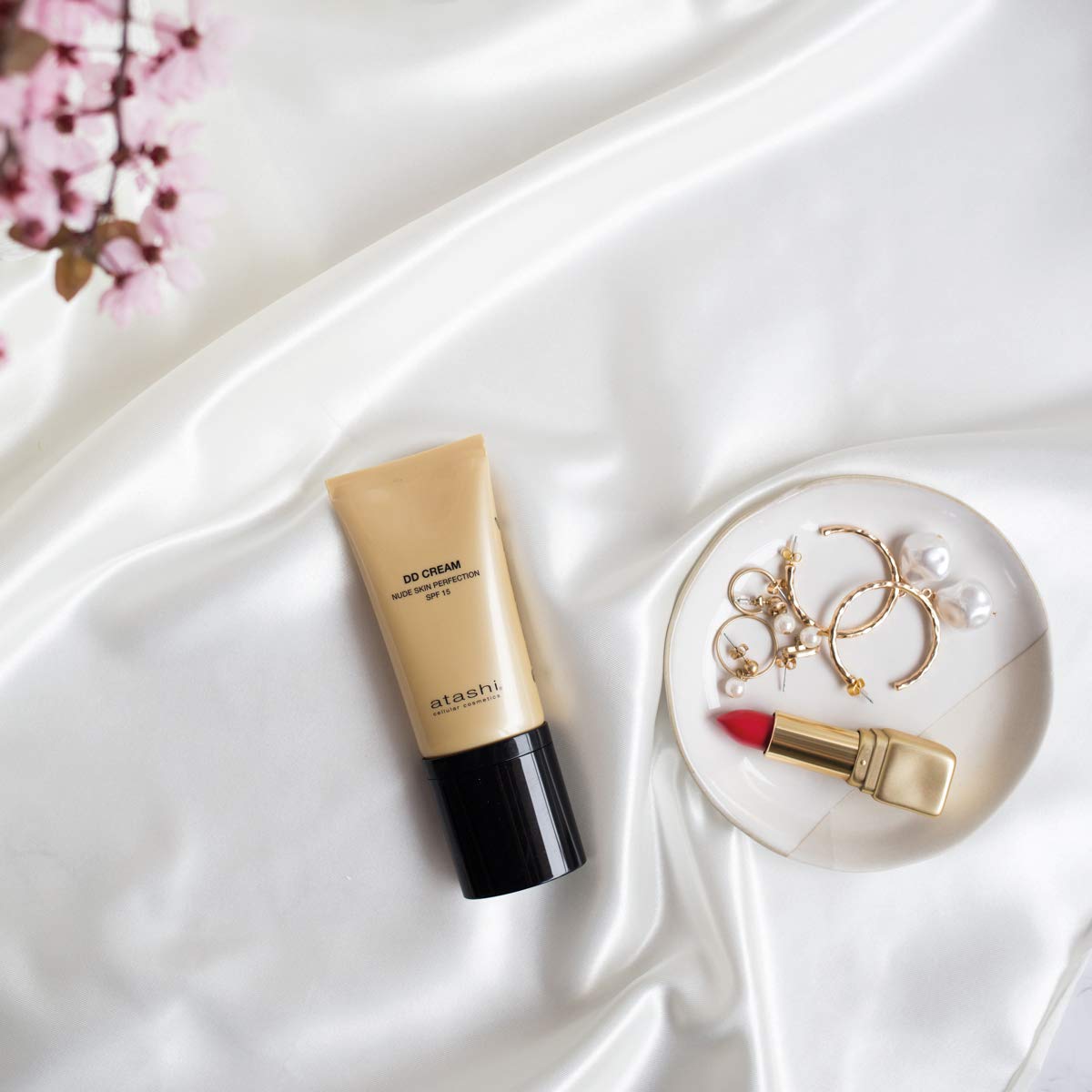 Atashi DD Cream AntioN | Leczenie przeciwstarzeniowe z kolorem | Brak makijażu - makijaż | Plamy attenua i minimalizuje porów | Gardenia Jasminoid i Retinol | Bezpowietrzny |. Średni ton |. SPF15 - 50 ml