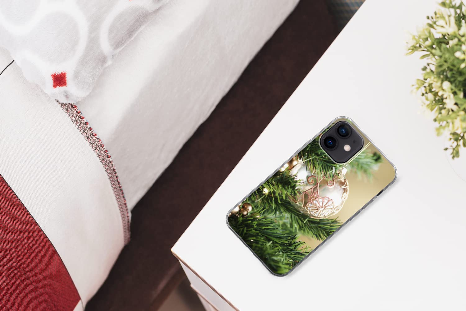 MuchoWow Funda para iPhone 12 - Primer Plano de Adornos navideños en el árbol de Navidad - Funda de Silicona/Funda Blanda para teléfono móvil