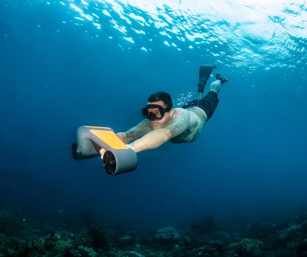 S1 Sottomarino scooter with 2 -speed support and action camera for swimming pool for sea sports and snorkeling from underwater surfing 10