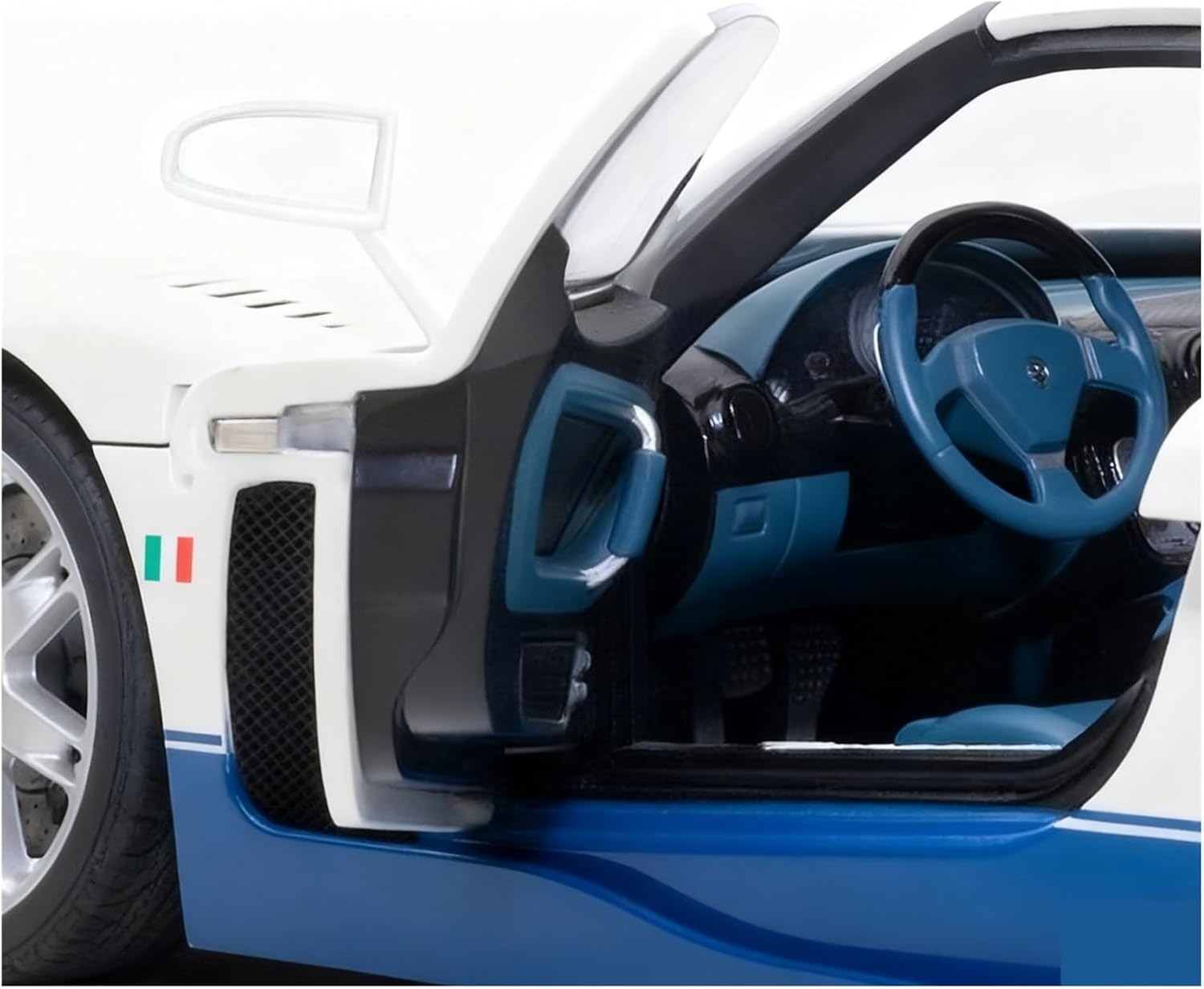 Model Toy Car 1:18 for Maserati MC12 White Diecast Metal Racing Super Car Model Collectible Commemorative Gifts