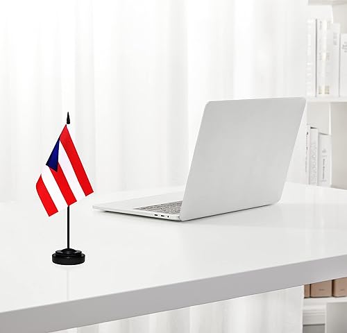 Miniatura 12 de Juego de banderas de escritorio de Cuba, paquete de 2 banderas cubanas de mesa para oficina, mini bandera de escritorio pequeña con poste negro