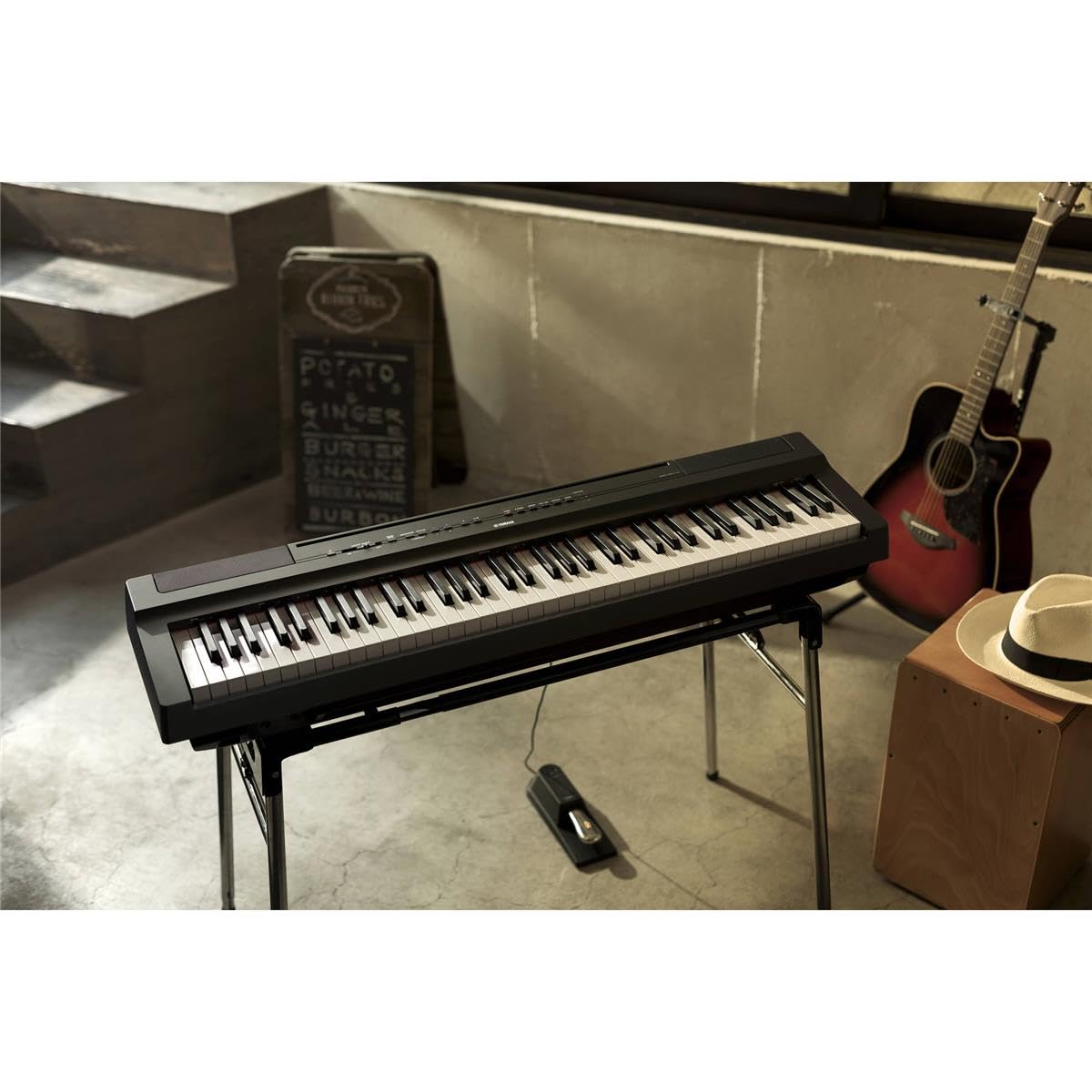 YAMAHA P121 73-Key Weighted Action Compact Digital Piano, Preto