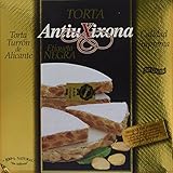 Los trozos de turrón están crujiendo un poco en cada bocado