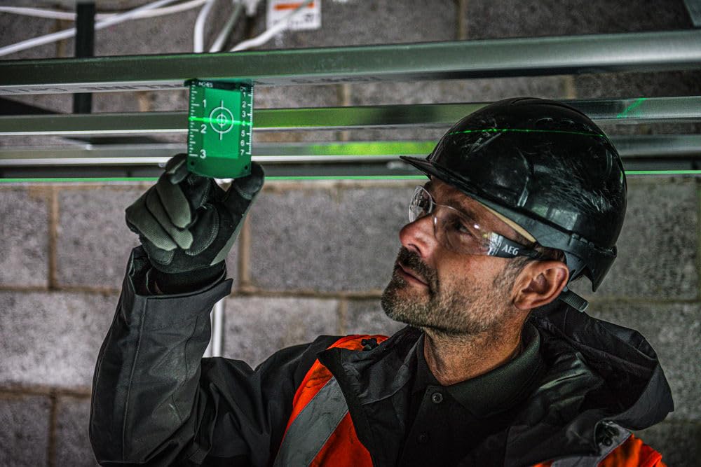 AEG Niveau Laser Croix Vert CLG220-K – Portée 20 m, Haute Visibilité, Auto-Nivelant, IP54, Support Magnétique, Pince Murale, Plaque Cible et Sac de Transport Inclus