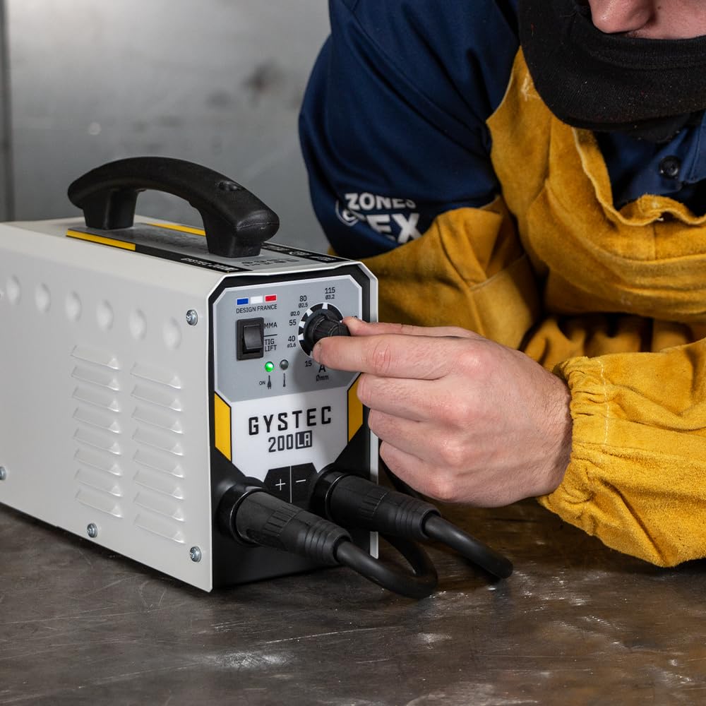 GYS, GYSTEC 200 LA, Poste à Souder à l'Électrode Enrobée 200A Monophasé 230V (MMA), TIG DC Lift, Arc Force, Antisticking, Hot Start, Avec Valise, Porte-électrode, Câble de Masse